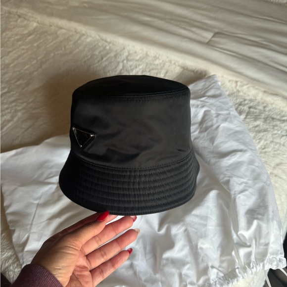 Prada - Picture 2 of 4